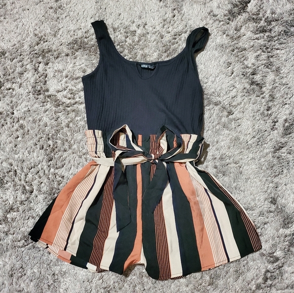 🛍️Shein Romper - Picture 2 of 5